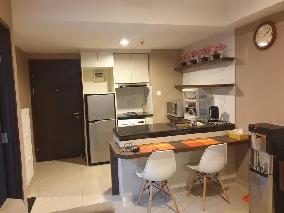 Cozy Room In Orange County Suite-Apartment In Lippo-Cikarang Cbd Bagian luar foto